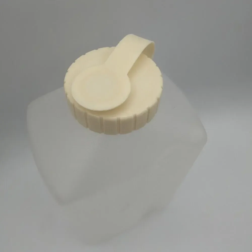 Rubbermaid Servin' Saver 2 Qt Drink Container Jug Almond Lid #2468 Vintage EUC